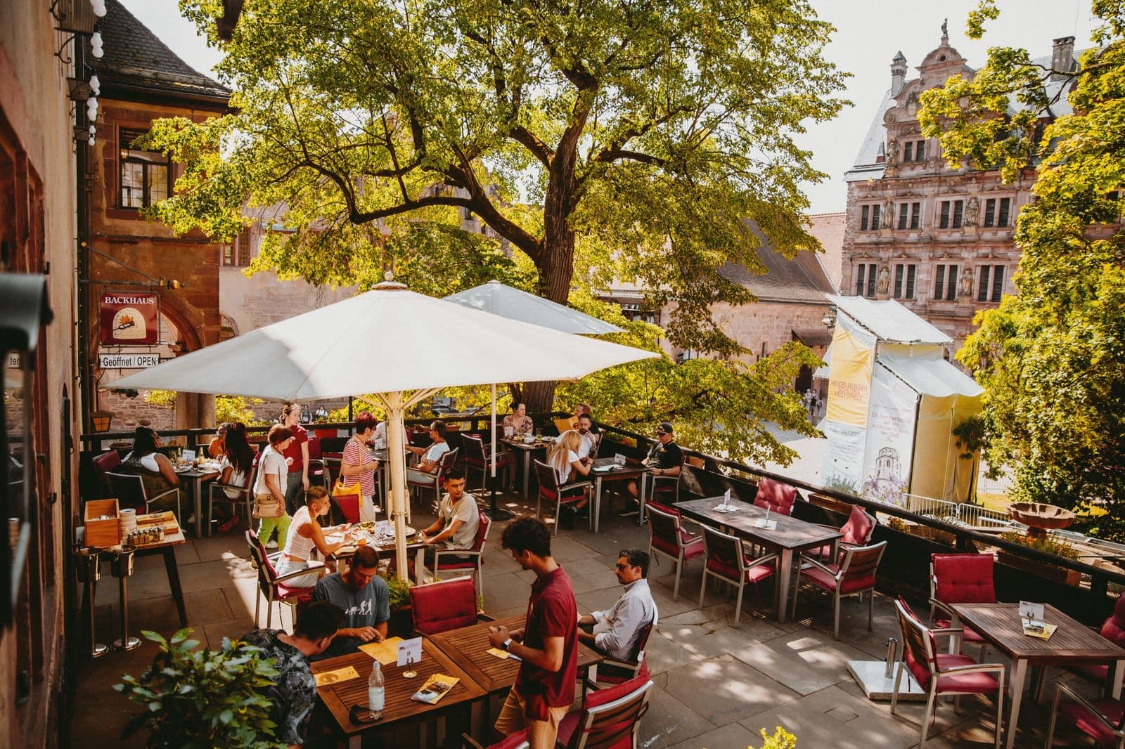 Sonnenterrasse im Innenhof