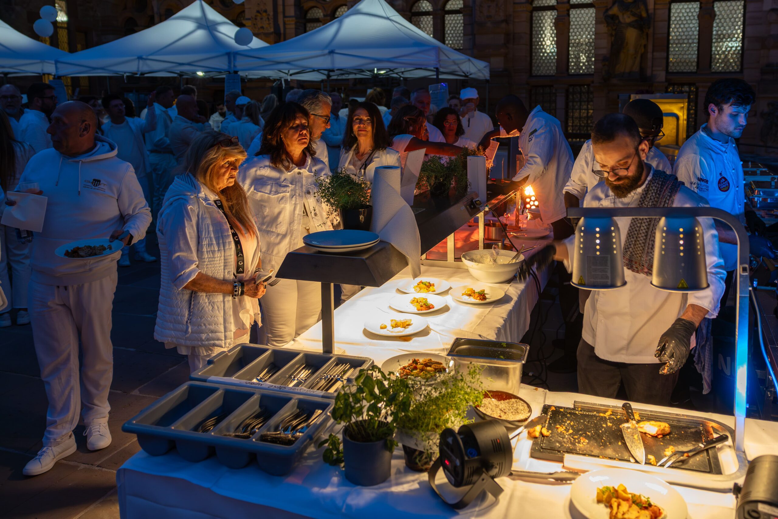 Streetfood-Büffet bei der Open-Air-Nacht
