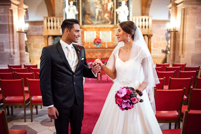 Hochzeitspaar am Altar Kapelle Schloss Heidelberg